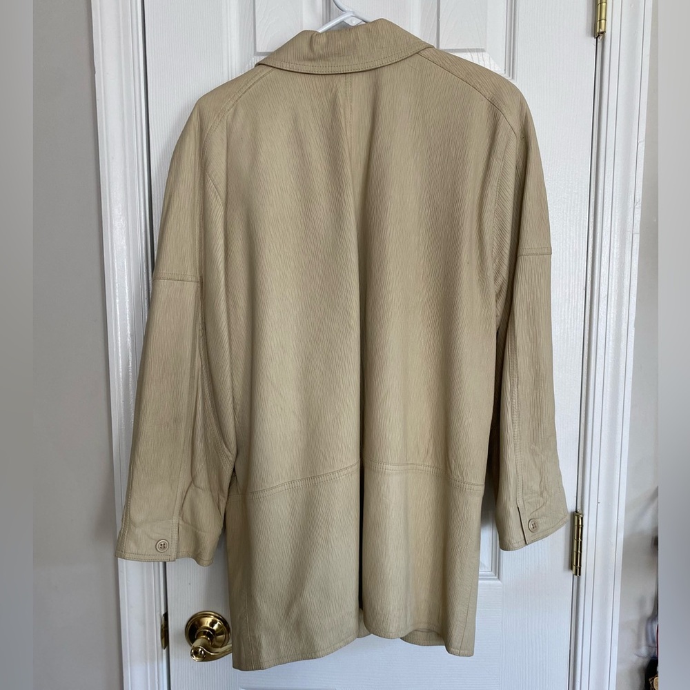 RARE EUROPEAN VINTAGE LEATHER JACKET WITH SHOULDER PADS & POCKETS - Picture 6 of 16